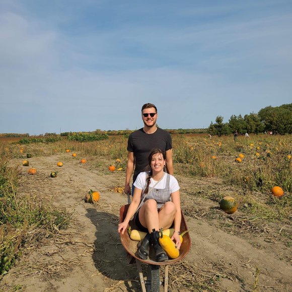 Meet your Posher, Cynthia - Picture 1 of 1